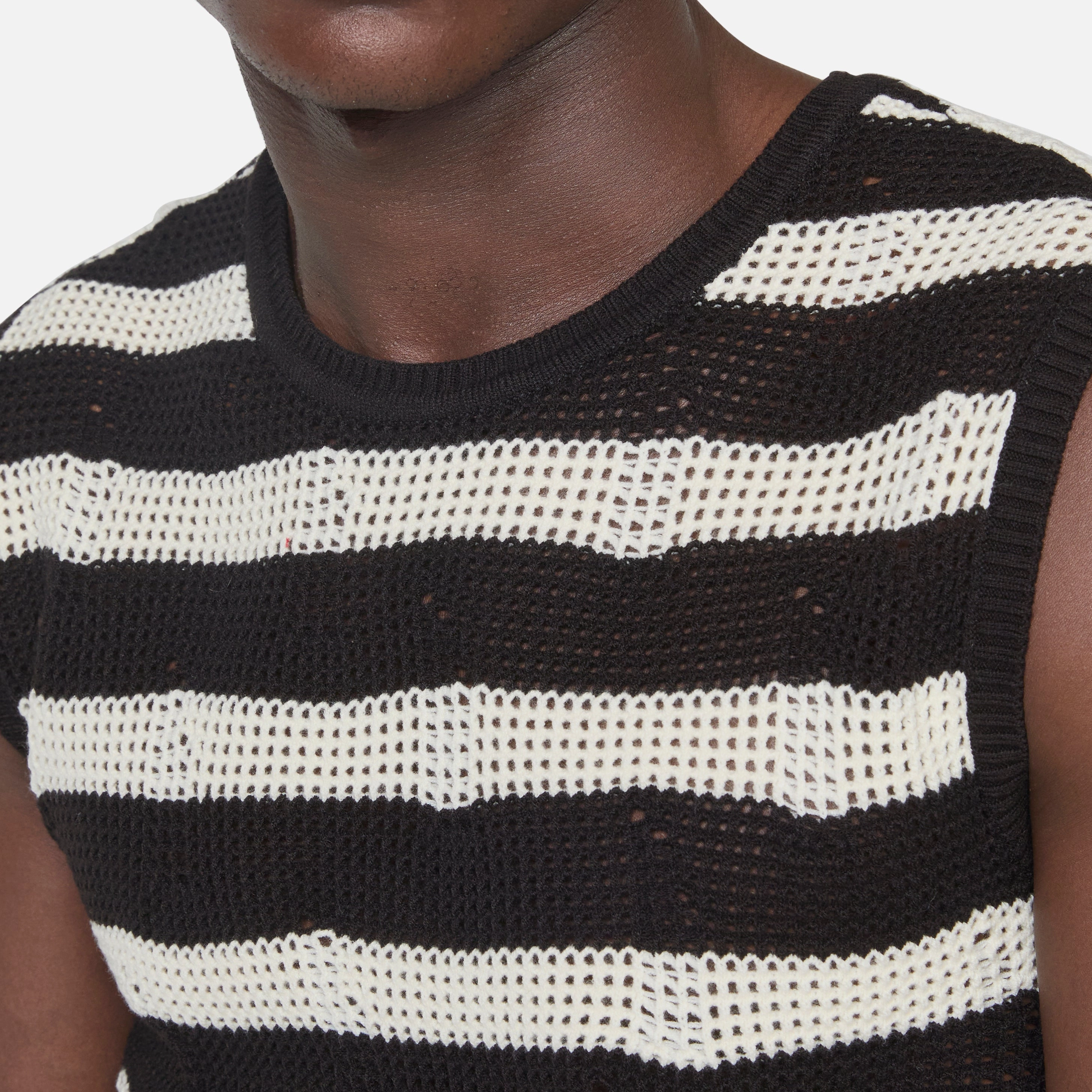 Net Damaged Sleeveless Sweater Black | Ecru