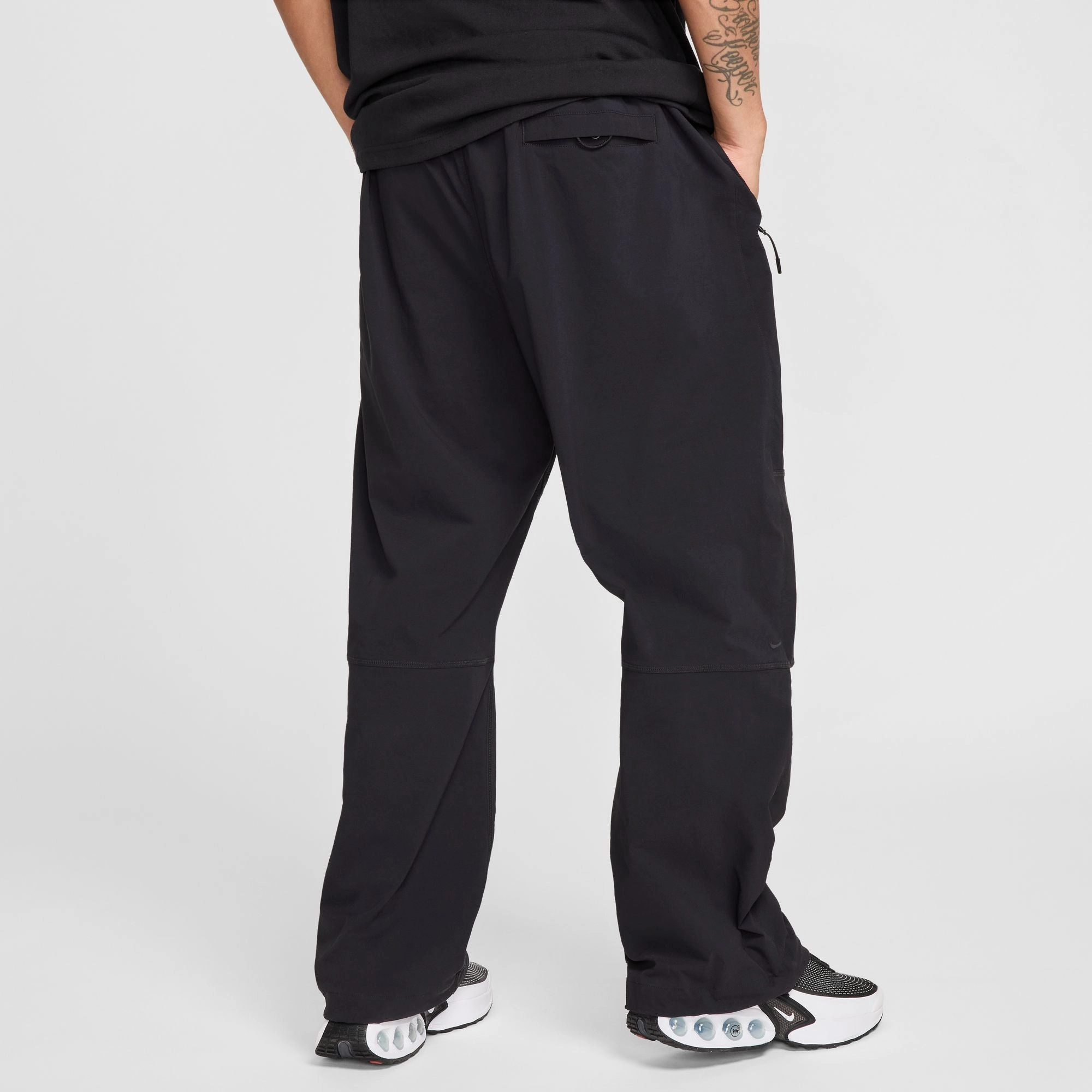 NIKE TECH WOVEN OVERSIZED PANTS BLACK/BLACK/BLACK