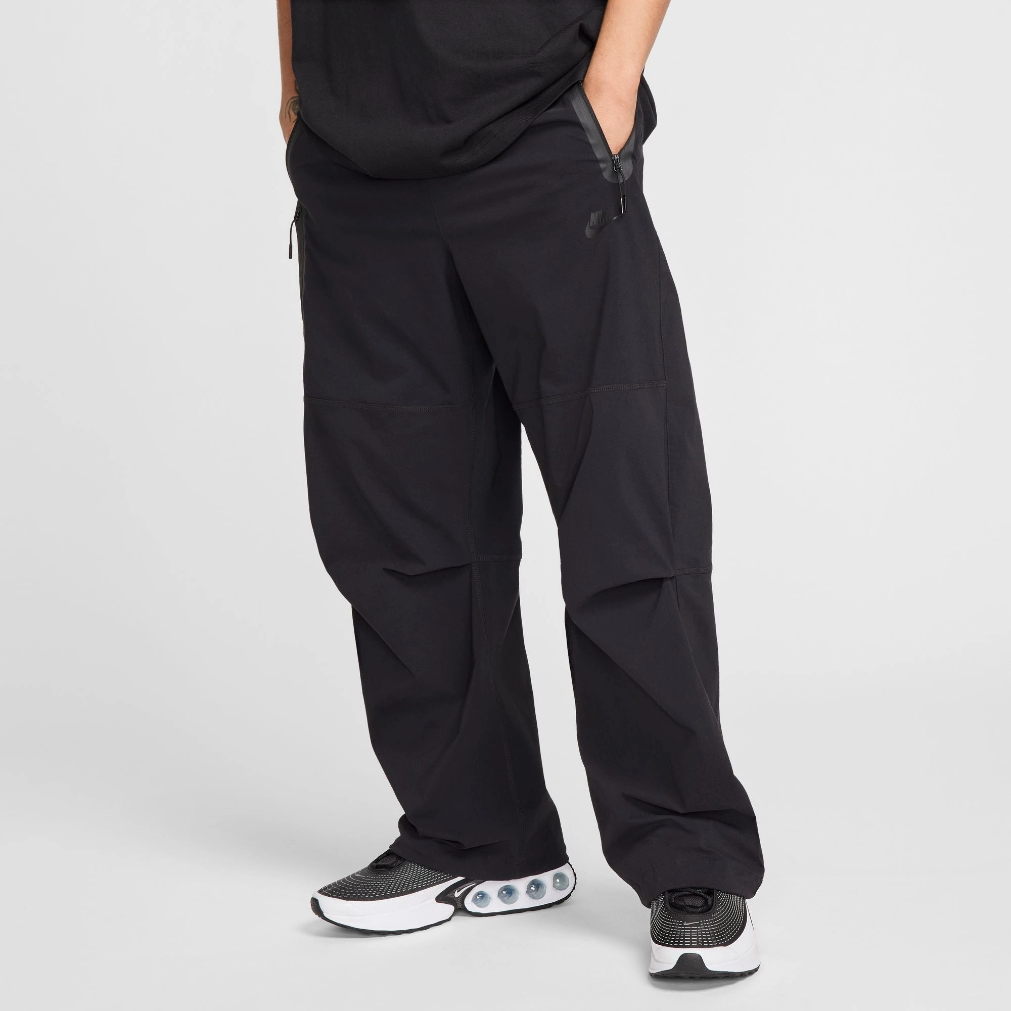 NIKE TECH WOVEN OVERSIZED PANTS BLACK/BLACK/BLACK