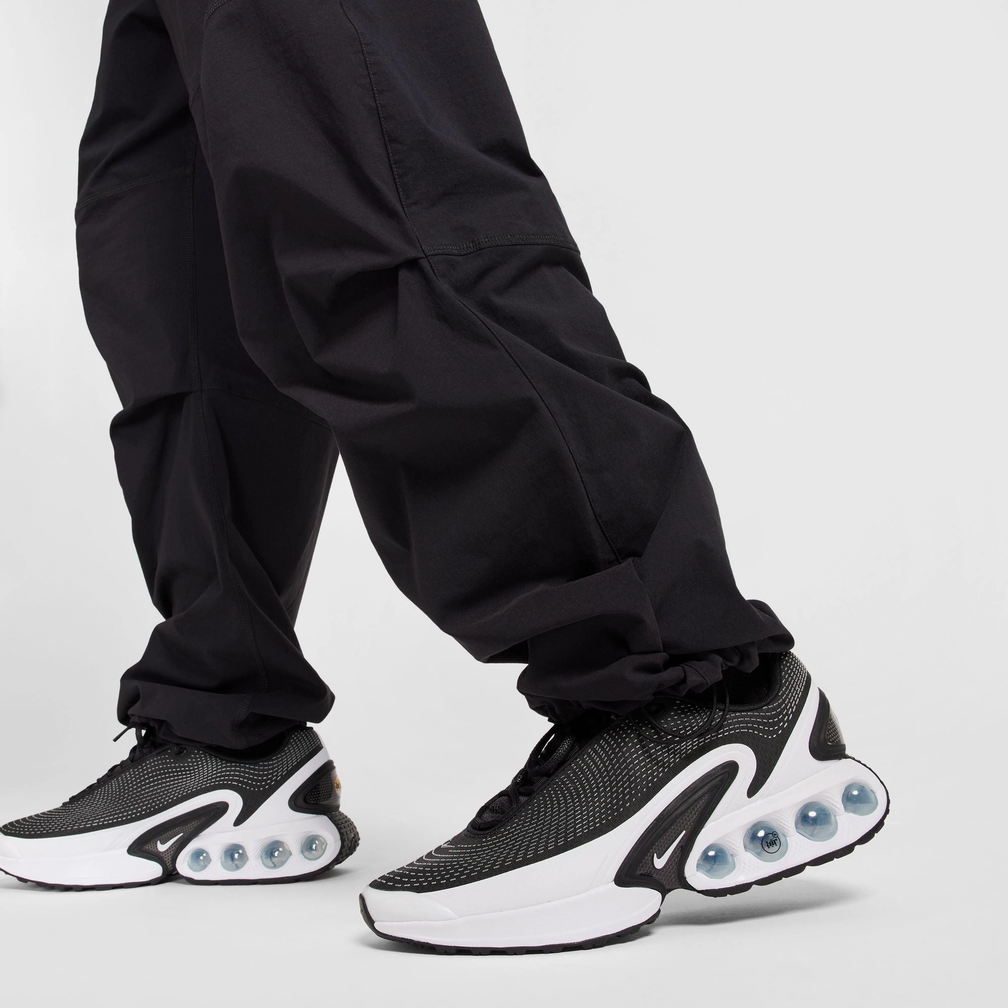 NIKE TECH WOVEN OVERSIZED PANTS BLACK/BLACK/BLACK