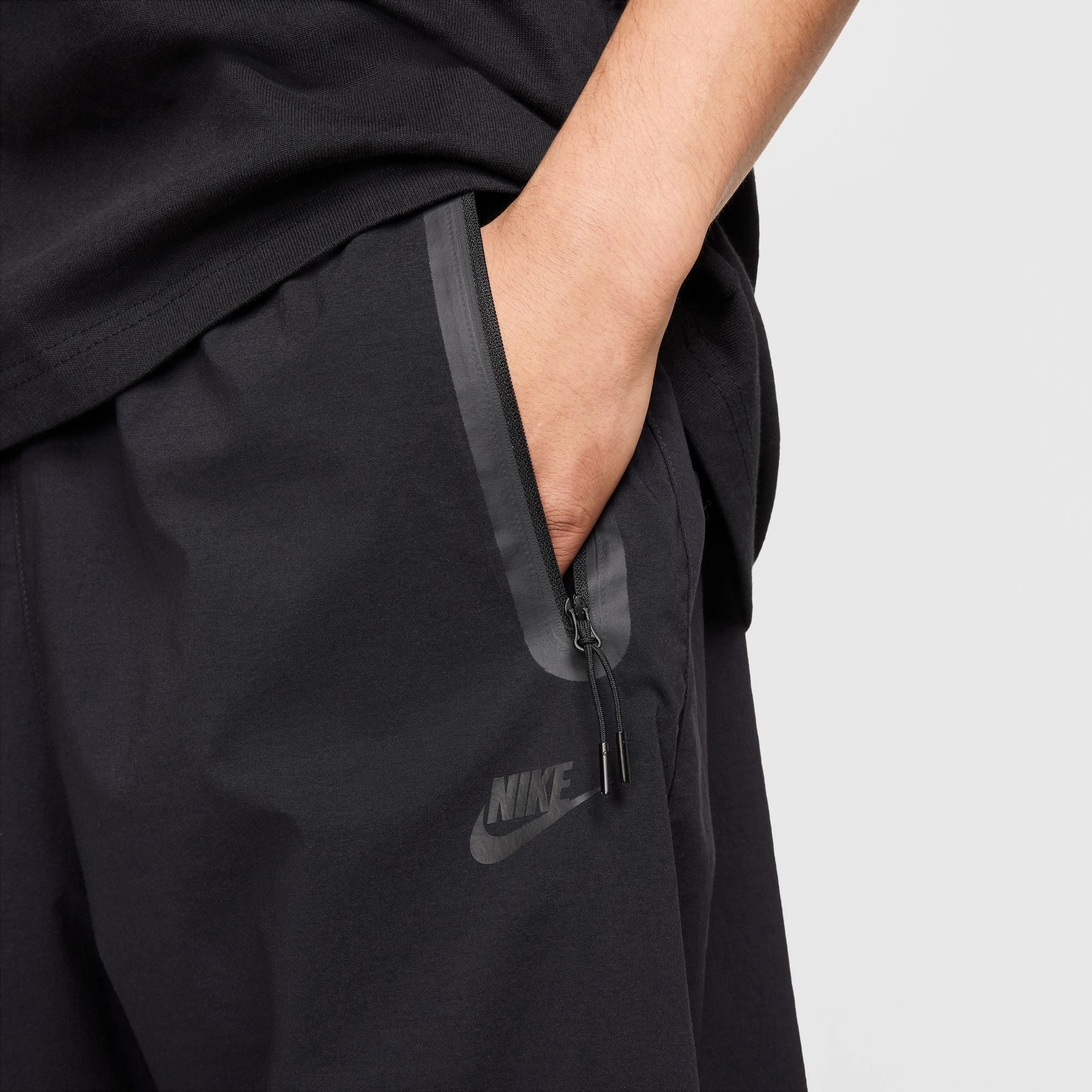 NIKE TECH WOVEN OVERSIZED PANTS BLACK/BLACK/BLACK
