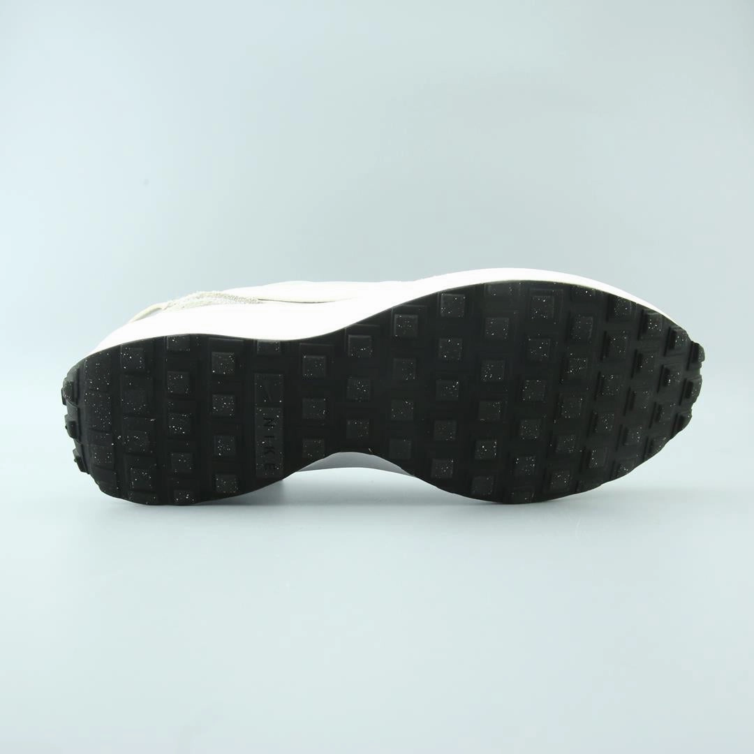 NIKE WAFFLE DEBUT