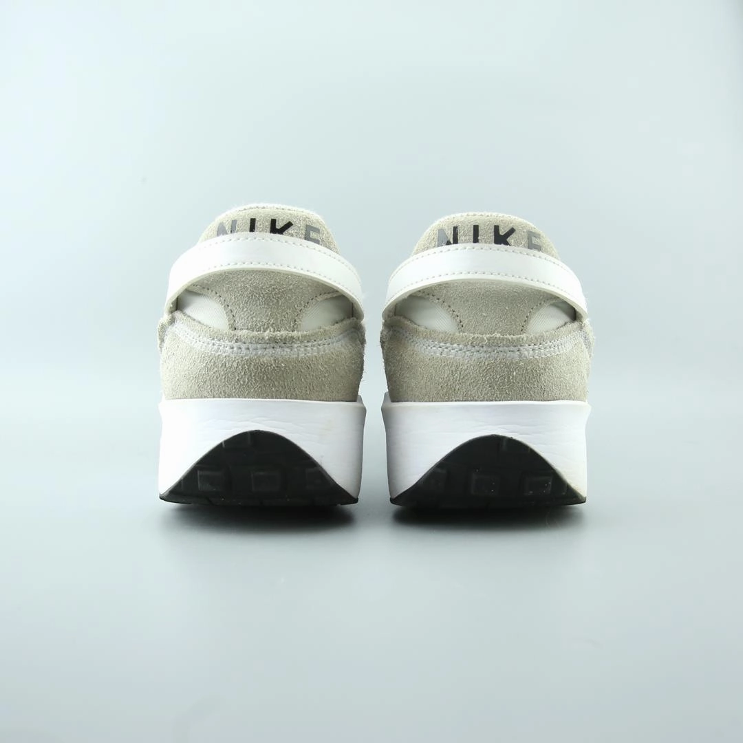 NIKE WAFFLE DEBUT