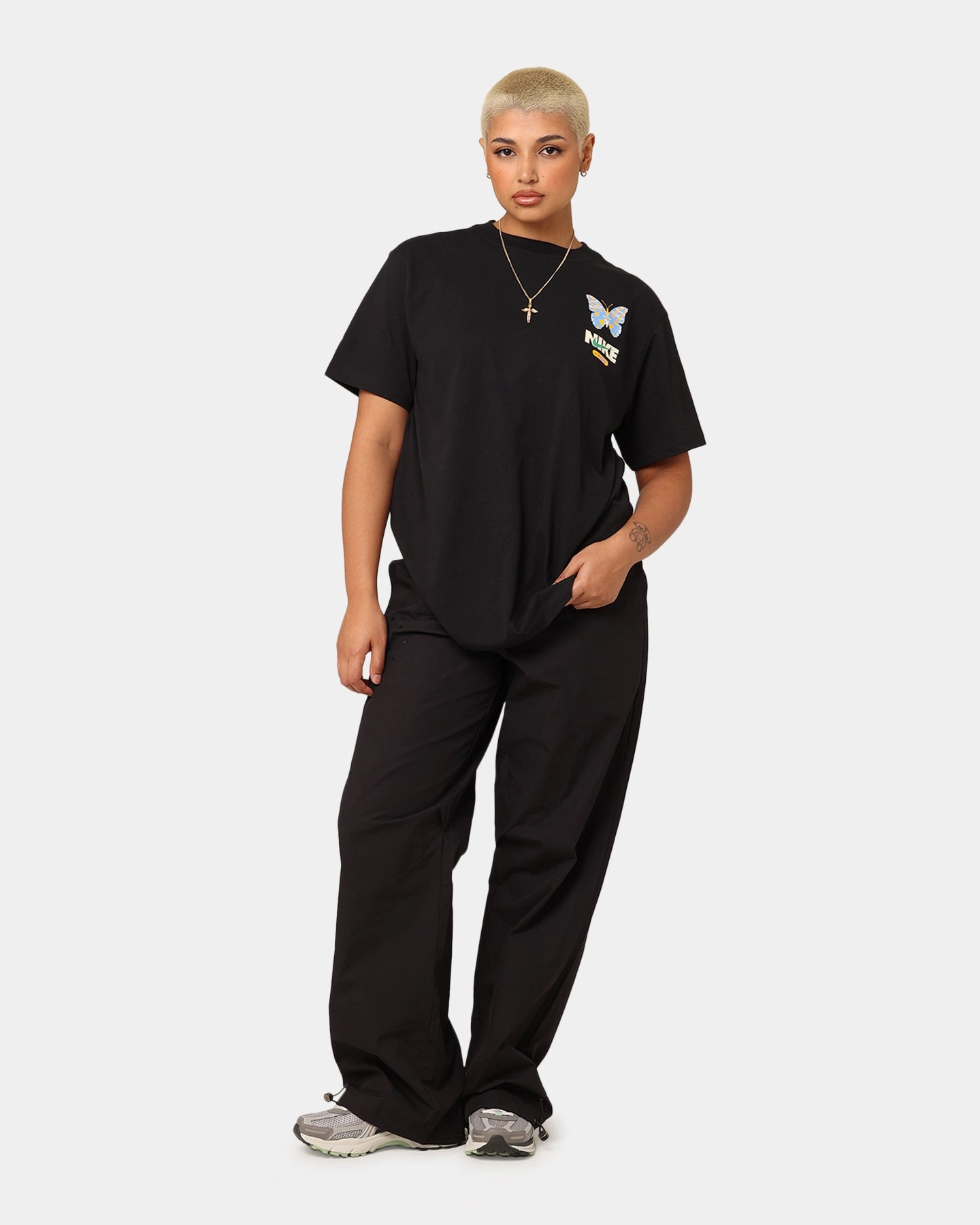 Nike Women's Sportswear Graphic Boyfriend T-Shirt Black