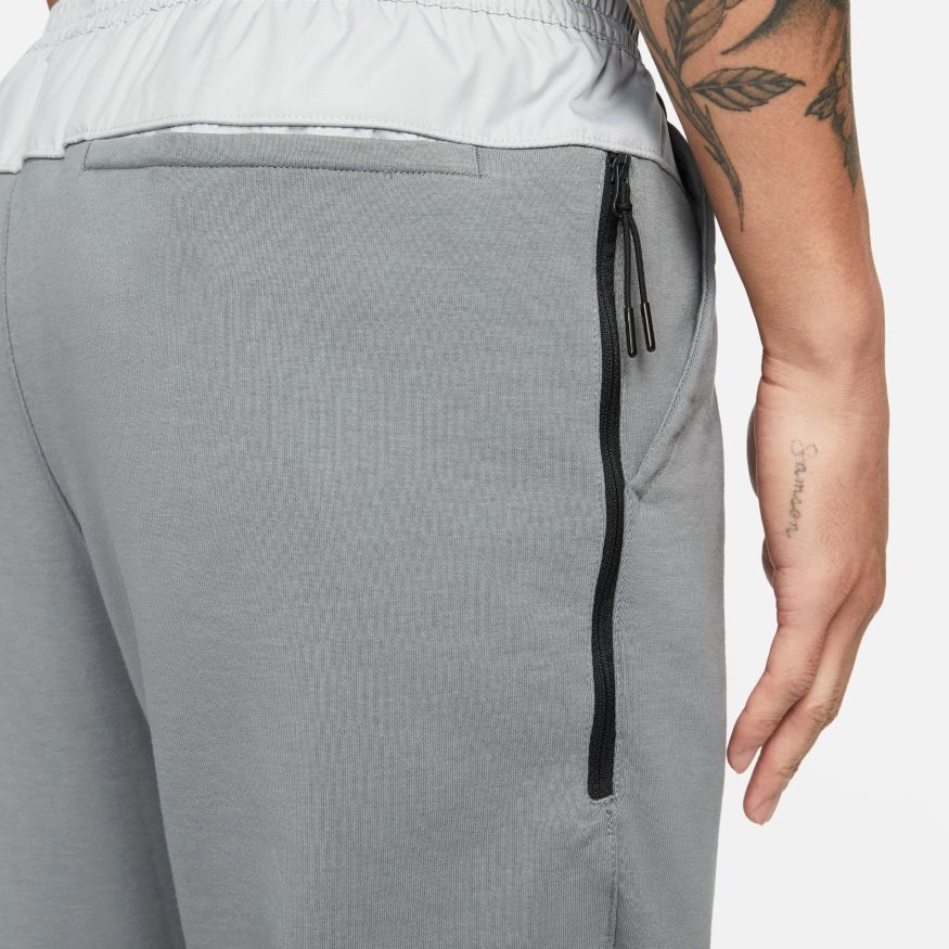 Pantalon Nike Sportswear Tech Essentials - Gris