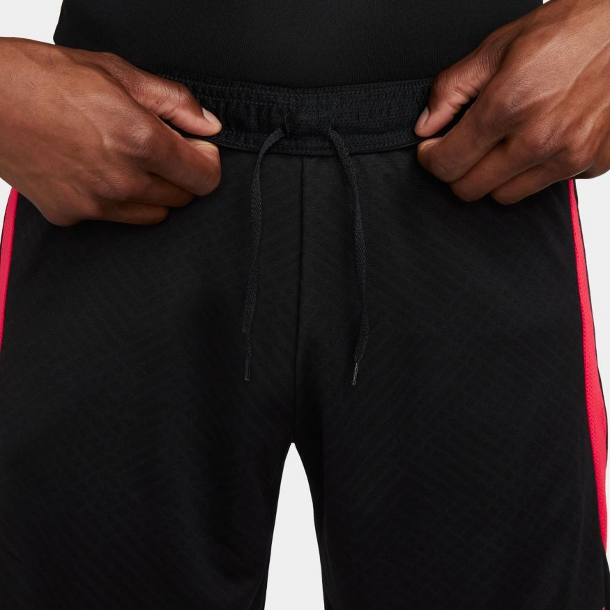 Short d'entrainement Liverpool Strike 2022/2023 - Noir/Rouge